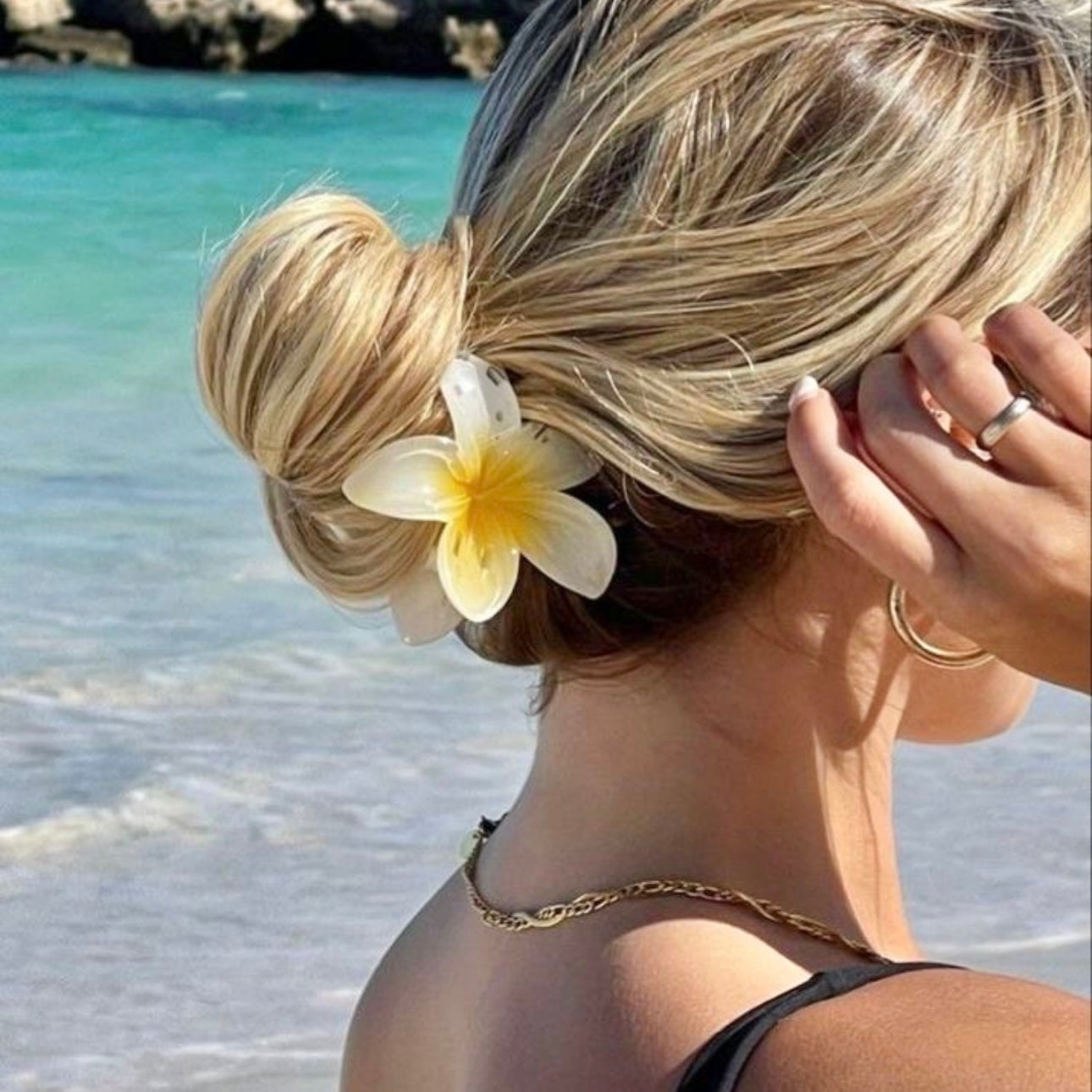 Tropical Hair Clip - White Plumeria